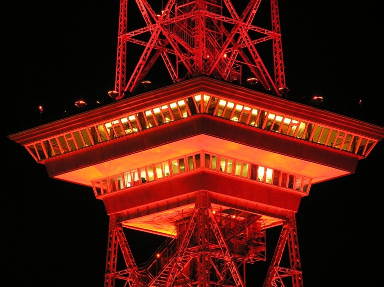 radio-tower-490053_960_720