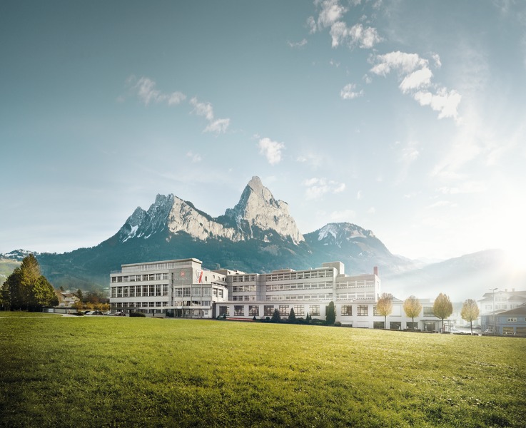 VX_IbachHauptsitz_main_13_9K_CMYK_coated