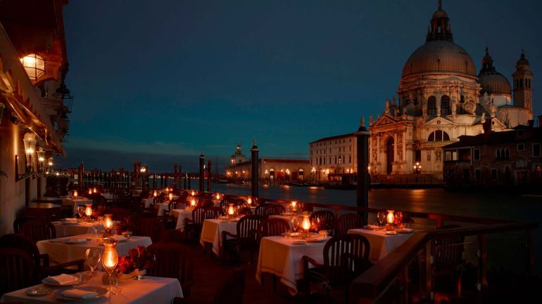 gritti Club_del_Doge_Restaurant_Terrace_at_the_night